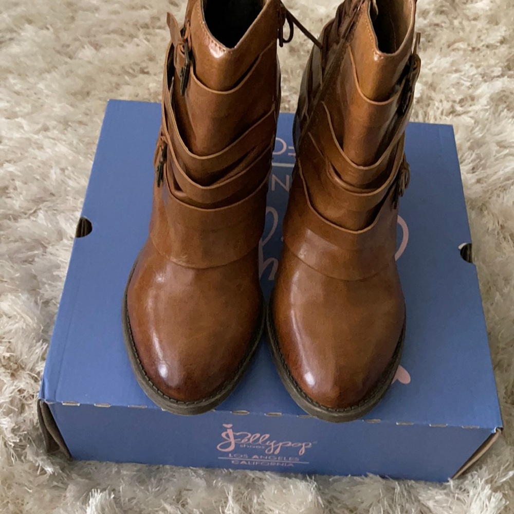 Super cute Jellypop brown ankle boots
